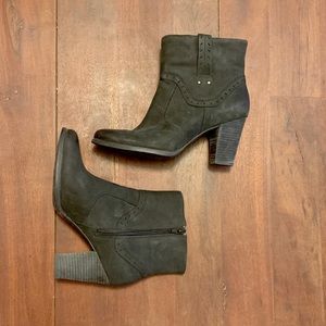 Clark’s Artisan Black Leather Heel Boot Comfort